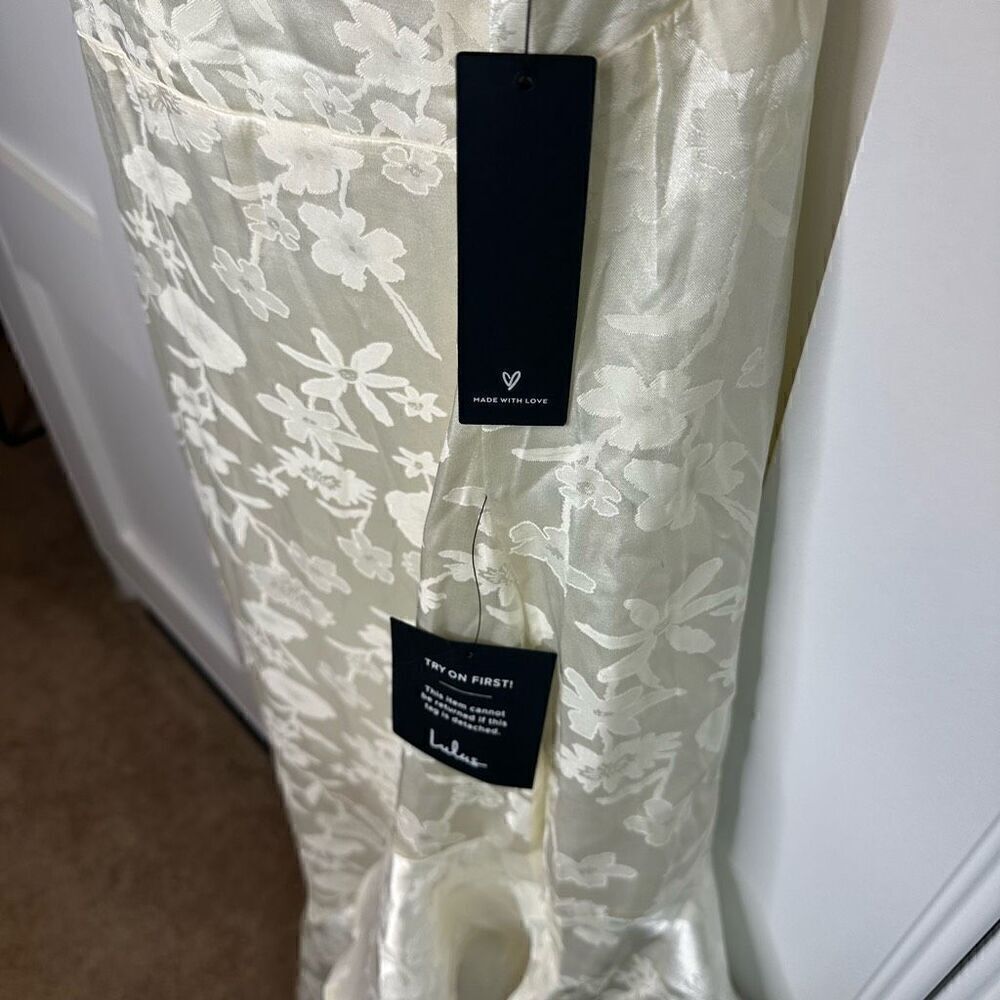 Lulus NWT Love It Ivory Satin Floral Jacquard Asymmetrical Midi Dress Medium (R1 - Picture 6 of 9